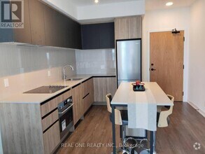 Building Photo - 7950-7950 Bathurst St
