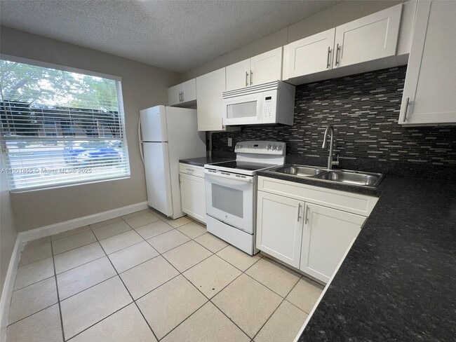 Foto del edificio - 2173 SW 80th Terrace