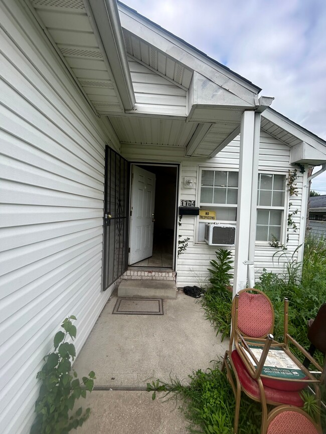 Building Photo - 1104 N 41st St