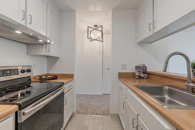 Building Photo - "Spacious 1-Bed Sanctuary with Luxurious F...