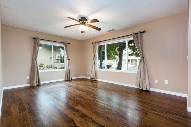 Building Photo - Beautiful Home in Mira Mesa