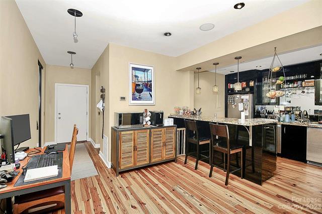 Building Photo - 501 Fenton Pl