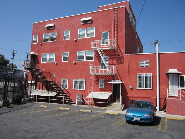 Foto del edificio - 2524 James M Wood Blvd