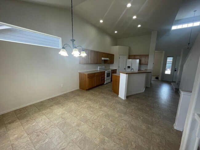 Foto del edificio - Beautiful 4 Bed, 3 Bath House in Maple Hill!