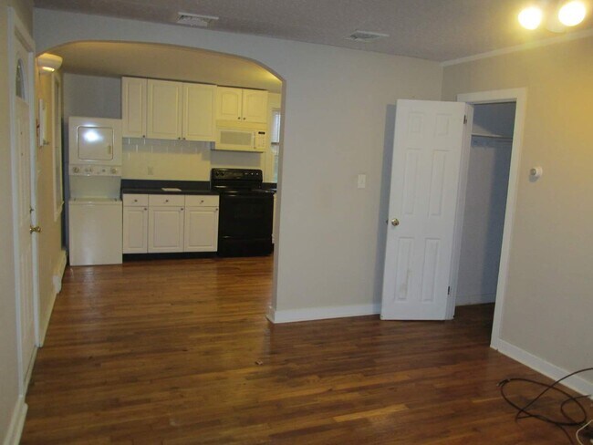 Living room/kitchen - 7 Garden Sq