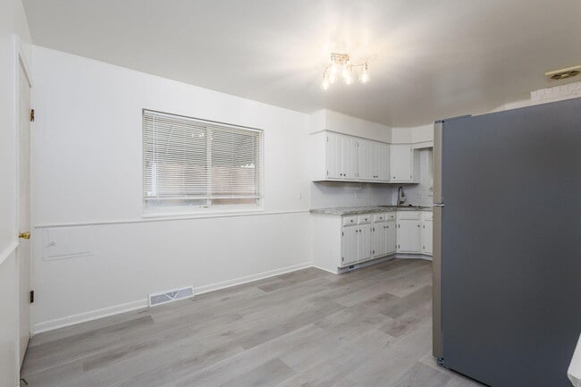 Foto del edificio - 8261 Gerald Ave