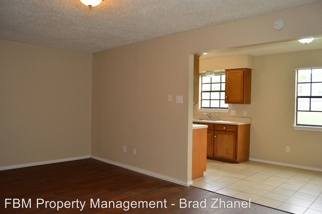 Building Photo - 611 W Gilmer St