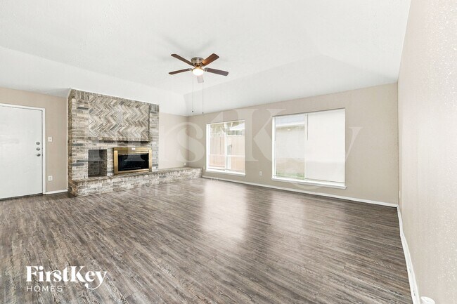 Foto del edificio - 21714 Nickerton Ln