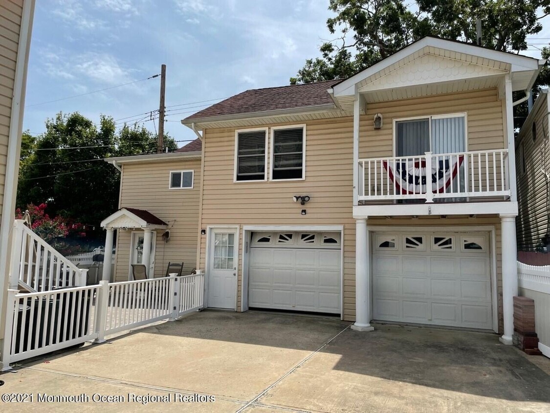 407 Ocean Park Ave Unit REAR, Bradley Beach, NJ 07720 Room for Rent