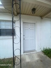Building Photo - 1527 Grace Ave