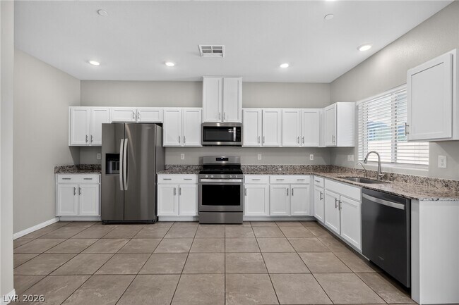 Building Photo - 371 Scarlet Pne Ct