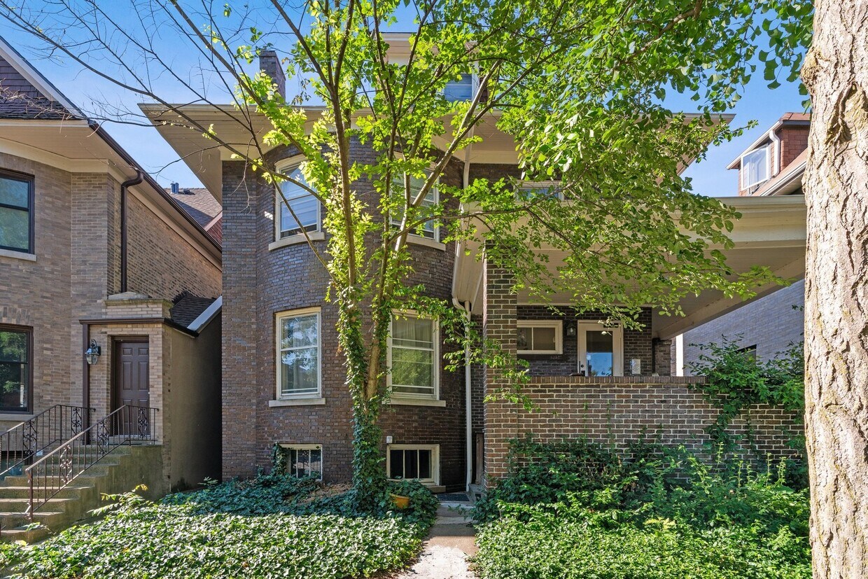 Foto principal - 1104 Dempster St