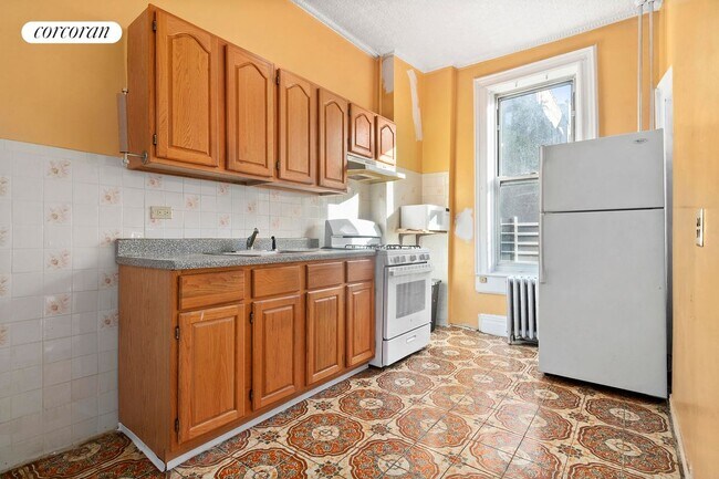 Building Photo - 373 E 29th St