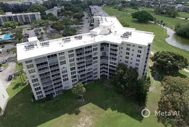Foto del edificio - 2681 S Course Dr