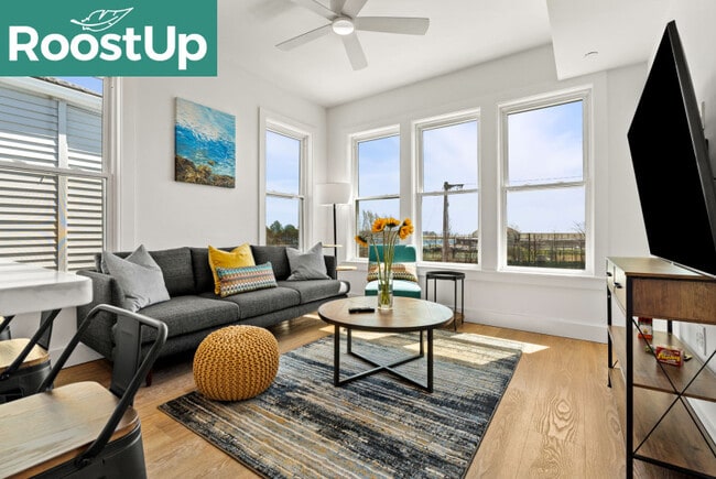 Foto del edificio - Furnished Private Bedroom with Private Bath in East Boston!