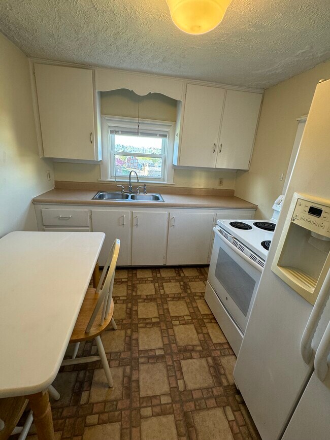 Eat in kitchen - 48 W Wilson St