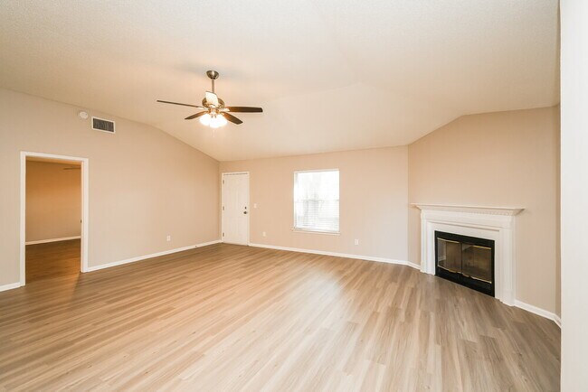 Building Photo - 1368 High Plains Dr W