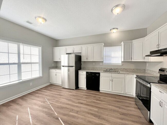 Foto del edificio - 6309 Ragan Farm Dr