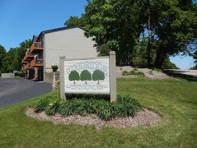 Foto del edificio - 375 Woodridge Cir