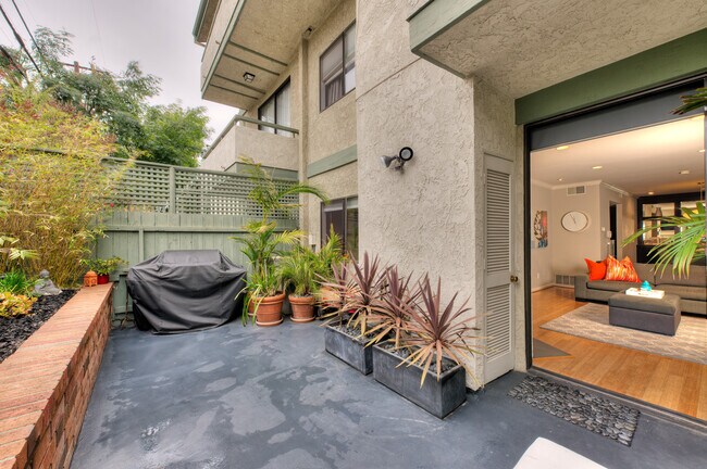 Building Photo - 2663 Centinela Ave