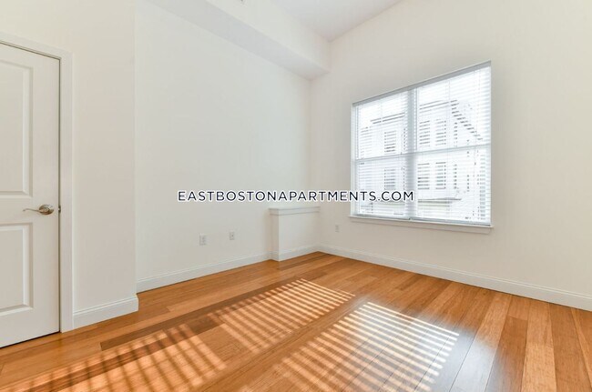 Foto del edificio - 245 Sumner St
