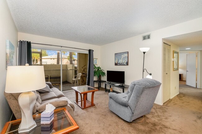 Building Photo - Furnished Seasonal Condo