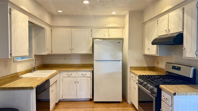 Building Photo - 1239 Chittenden Ave