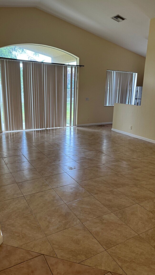 Foto del edificio - 6221 Spring Lake tr