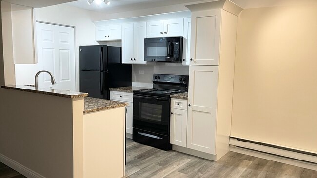 Building Photo - 633 S Virginia Rd