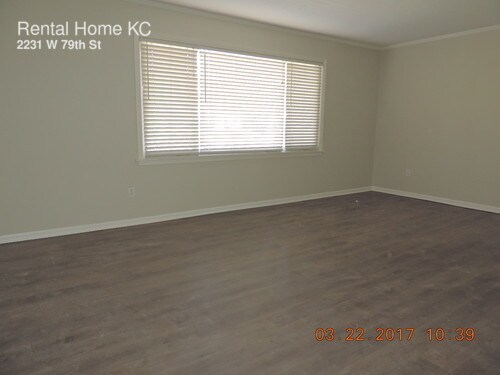 Building Photo - 2231 W 79th St