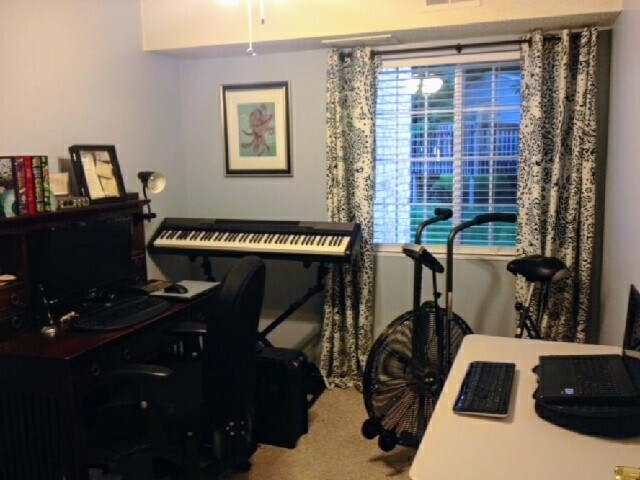 Dormitorio/Oficina - 833 37th Ave NW