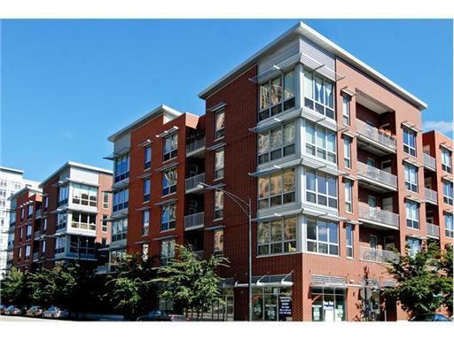 Building Photo - 2025 S Indiana Ave
