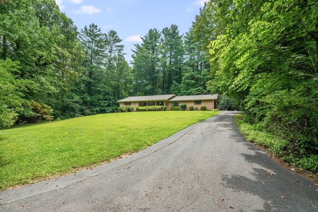Building Photo - 102 Arbor Ln