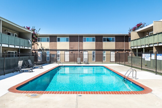 Building Photo - Fremont Pines Apartments