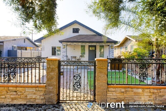 Building Photo - 3 br, 2 bath House - 1301 Prado Street, Lo...