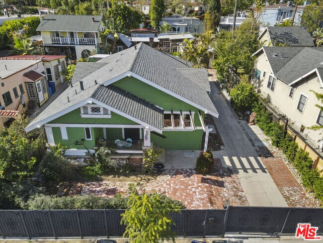 Foto del edificio - 8953 Keith Ave