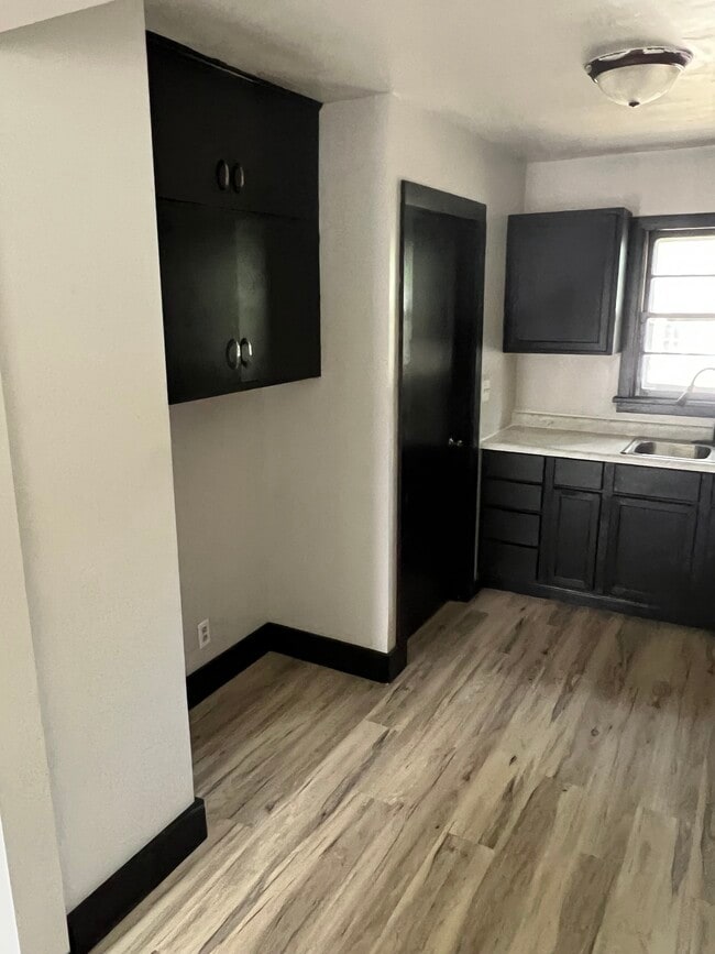 Foto del edificio - 621 E Timber St