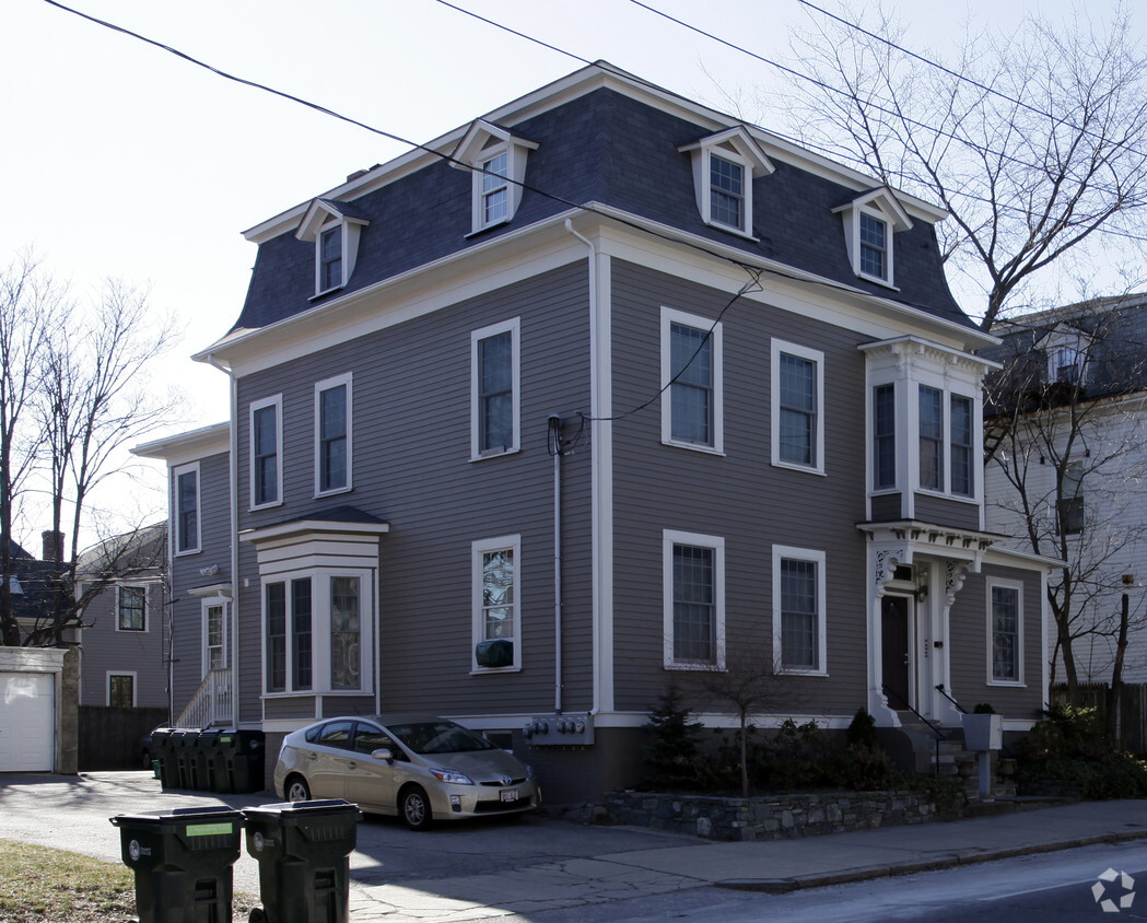 Primary Photo - 195 Waterman St
