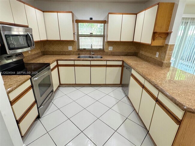Foto del edificio - 61 SW 34th Ave