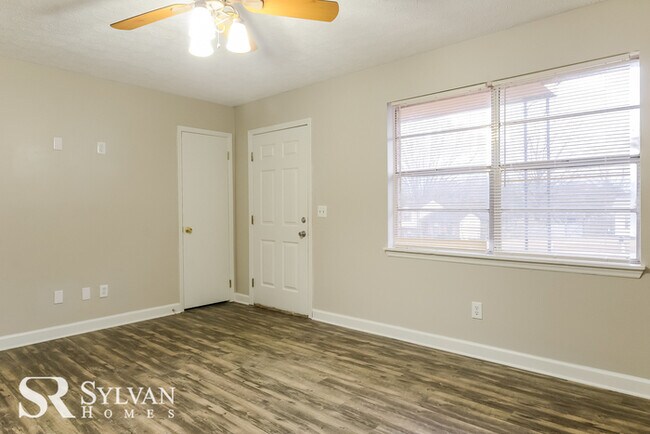 Building Photo - Sweet 3BR 2BA brick ranch