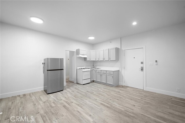 Building Photo - 228 S Kenwood St