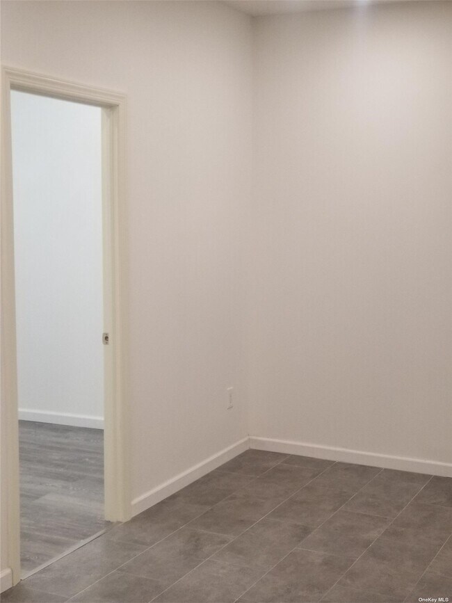 Foto del edificio - 41-16 Junction Blvd