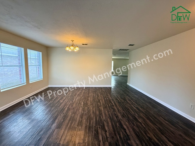 Building Photo - Spacious 5-Bedroom Home for Lease with Fireplace & 2-Car Garage in Mesquite!