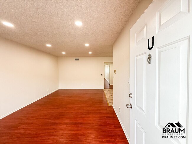 Foto del edificio - 221 W Elm Ave