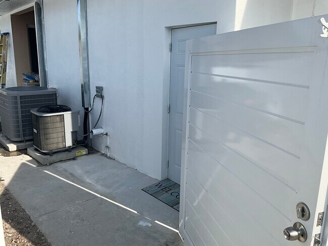 Building Photo - 11154 SW 145th Pl