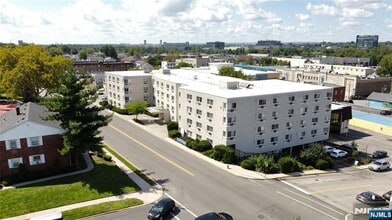 Building Photo - 333 Grand St
