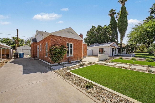 Foto del edificio - 311 West Campbell Ave