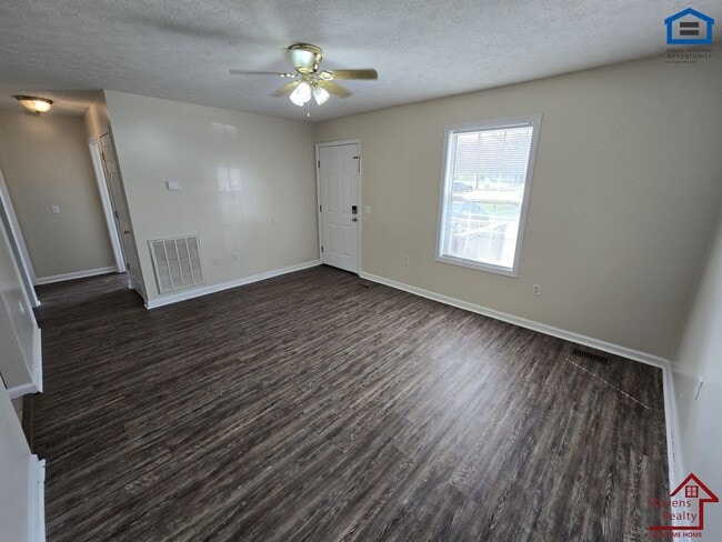 Building Photo - 101 Big Oak Dr