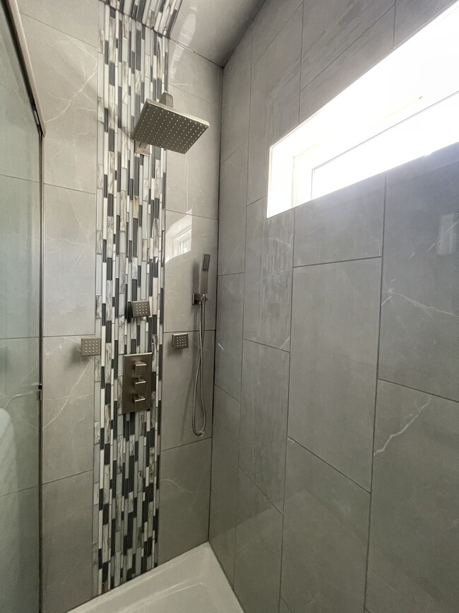 Master 2nd floor shower - 4028 Enright Ave