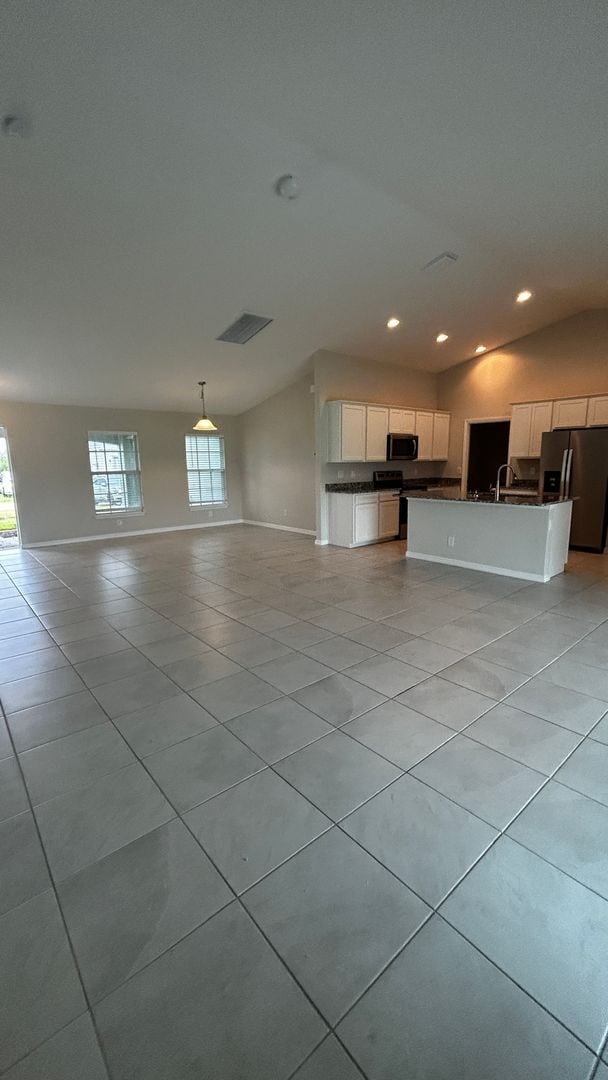 Building Photo - 4 Bed, 2 Bath Available Now in NW Cape Coral